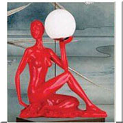 Đèn để bàn hình cô gái sơn đỏ nâng quả cầu trắng đục B 6176 Ø350xH420