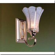 Đèn gắn tường chụp hoa thủy tinh VN 1985