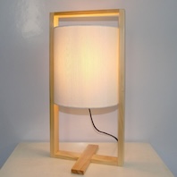 Đèn để bàn gỗ chụp vải màu trắng cao 45cm HH DBG-1511