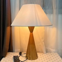 Đèn để bàn gỗ chụp vải trắng cao 55cm HH DBG-1518